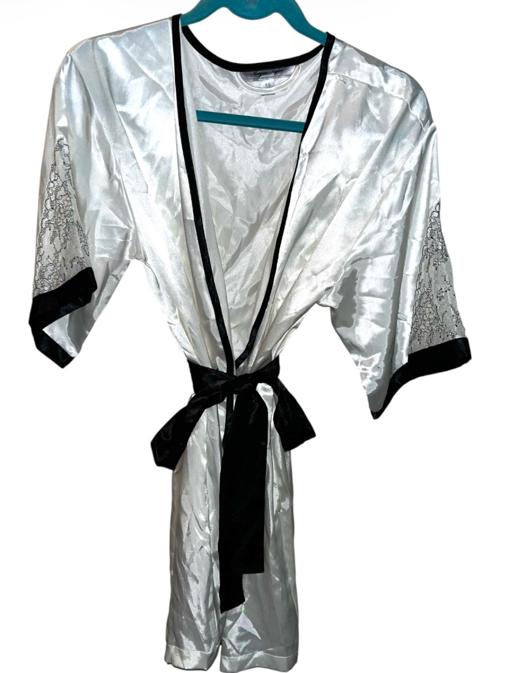 Vintage y2k early 2000s Morgan Taylor White Satin Kimono Robe with Black Trim